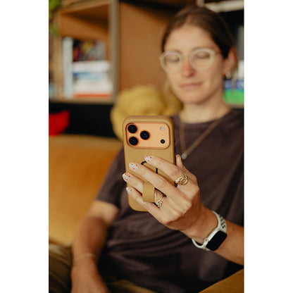 ピークデザイン M-LC-CF-BR-1 エブリデイループケース iPhone17Pro専用 タン / クラリーノ