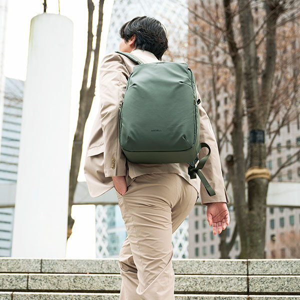 《2月27日発売予定》 ハクバ SP-STBP14OV プラスシェル ストリーム バックパック 14 オリーブ 【予約】